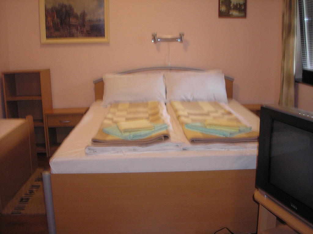 Stara Breza 1 Rooms Palić Kamer foto